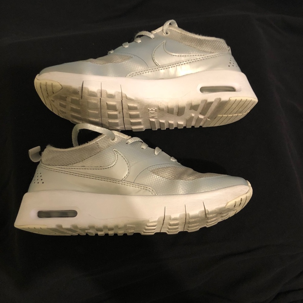 Nike Air Kids size 1Y slightly used excellent cond